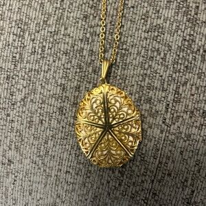 Antique gold filigree oval locket